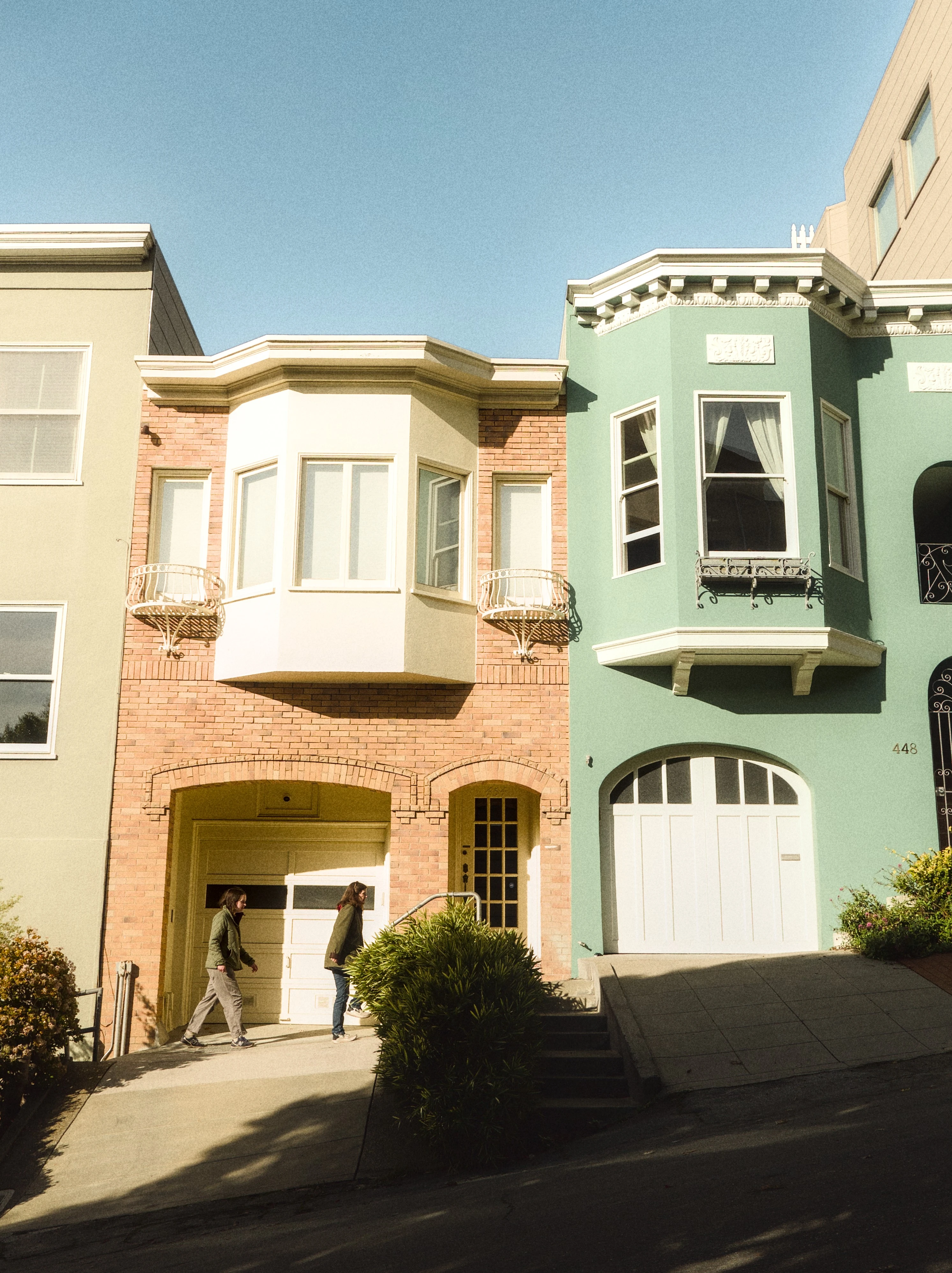 Cropped photo of colorful San Francisco houses with tighter focus on the buildings.